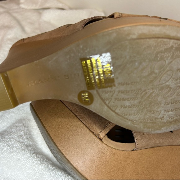 Gianni Bini wedge. Nude. Size 10M - Picture 6 of 7
